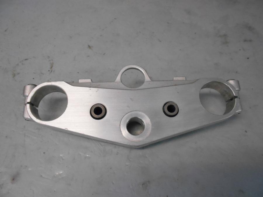 Framsidan på Gaffelkrona från en Suzuki GSX 1400 -2003 motorcykel.