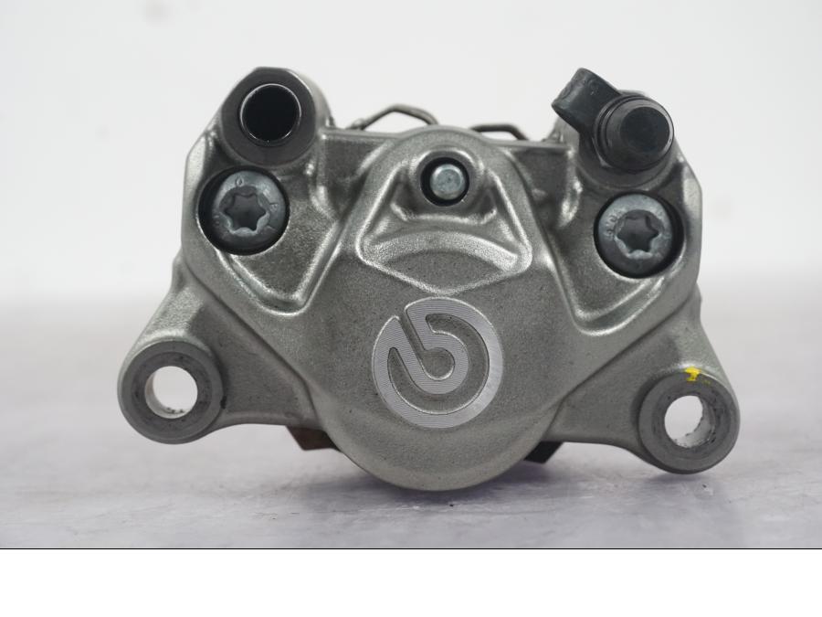 Baksidan på Bromsok från en KTM 1290 Super Duke R -2022 motorcykel.