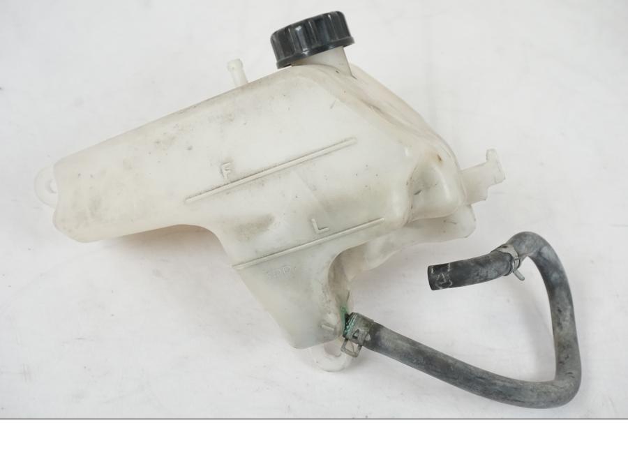 Framsidan på Vattenexpansionskärl från en Kawasaki ER-6F -2010 motorcykel.