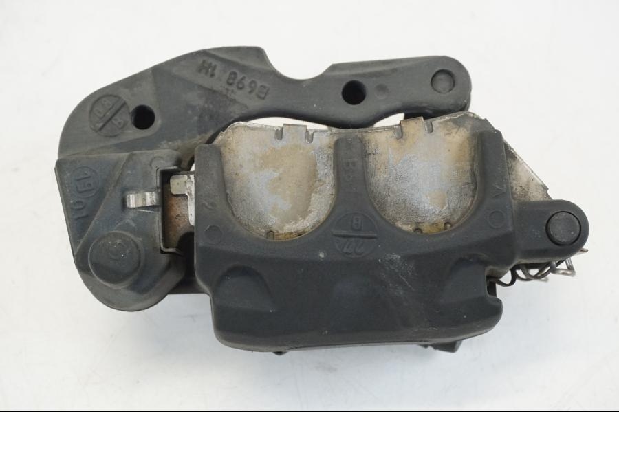 Snett nerifrån på Bromsok från en BMW R 1250 GS -2019 motorcykel.