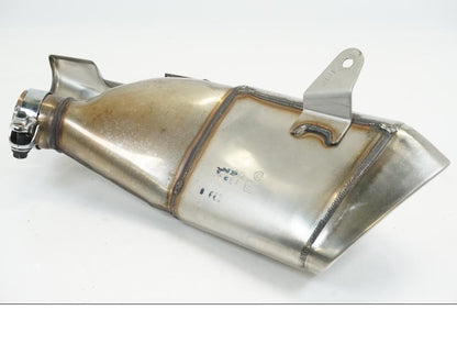 Vänster sida på Ljuddämpare från en Honda CBR 600 -2011 motorcykel.