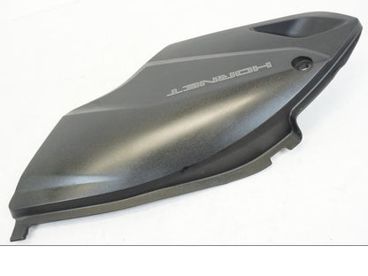 Baksidan på Sidopanel från en Honda CB 600 F -2008 motorcykel.