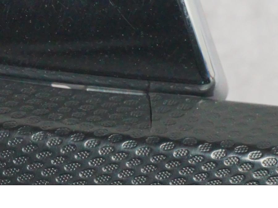 Vänster sida på Sidopanel från en Suzuki GSF 1250 -2010 motorcykel.