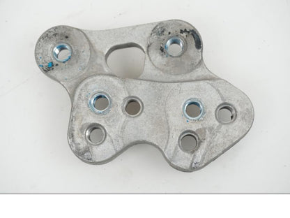 Höger sida på Fotpinnefäste inre från en Suzuki GSX-R 1000 -2007 motorcykel.