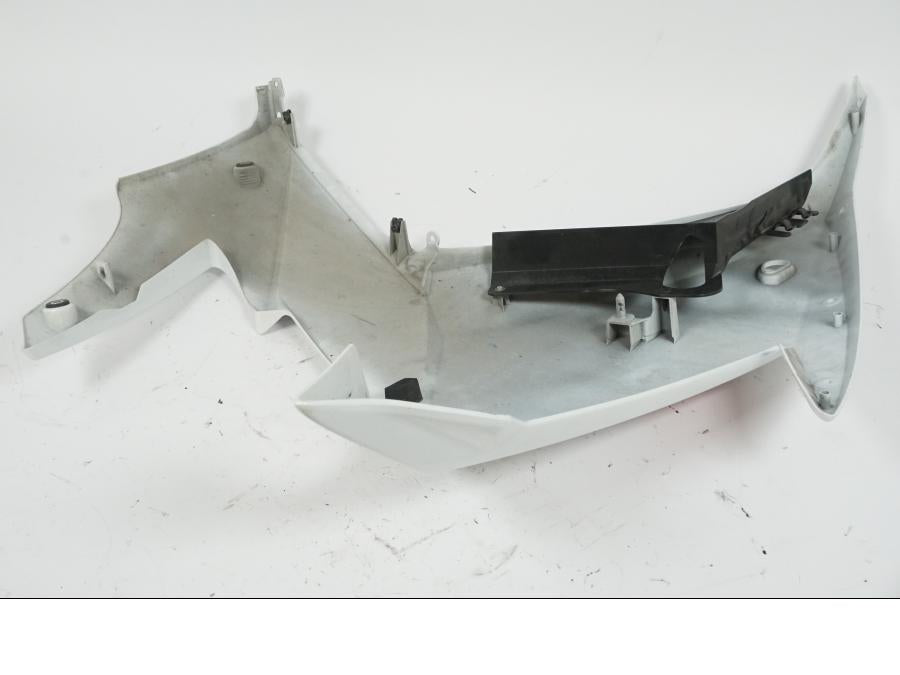 Vänster sida på Sidkåpa från en Yamaha XJ 6 -2011 motorcykel.