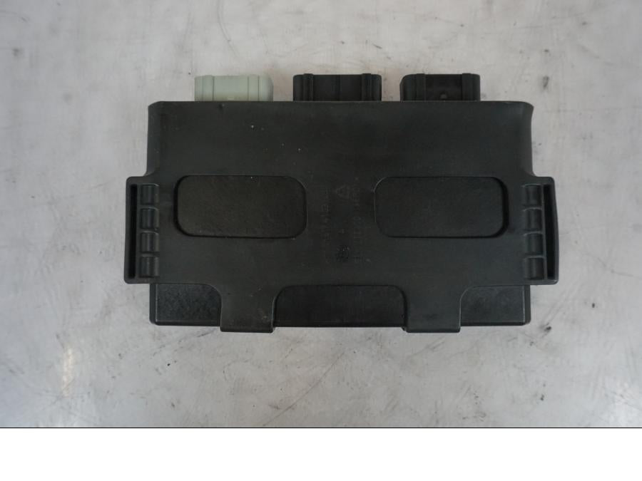 Vänster sida på CDI / ECU från en KTM 1290 Super Duke R -2023 motorcykel.