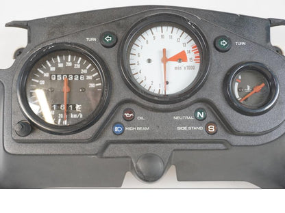 Baksidan på Instrumentpanel från en Honda CBR 600 -1998 motorcykel.