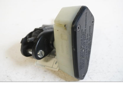 Baksidan på Bromshuvudcylinder från en Kawasaki GTR 1400 -2008 motorcykel.