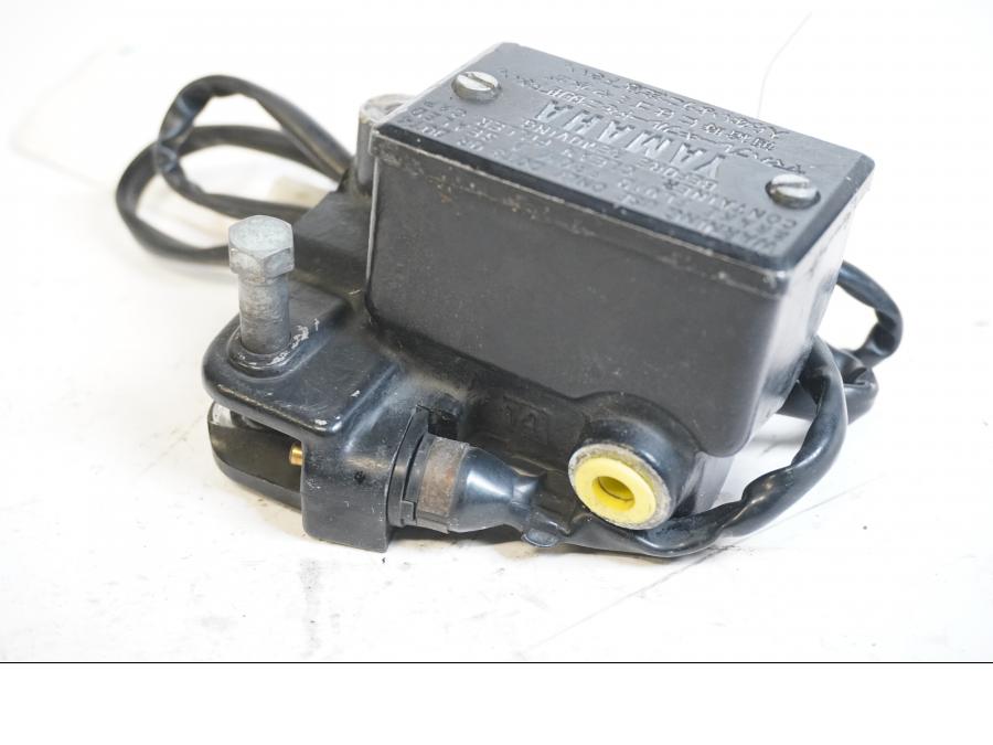 Höger sida på Bromshuvudcylinder från en Yamaha XTZ 750 -1989 motorcykel.