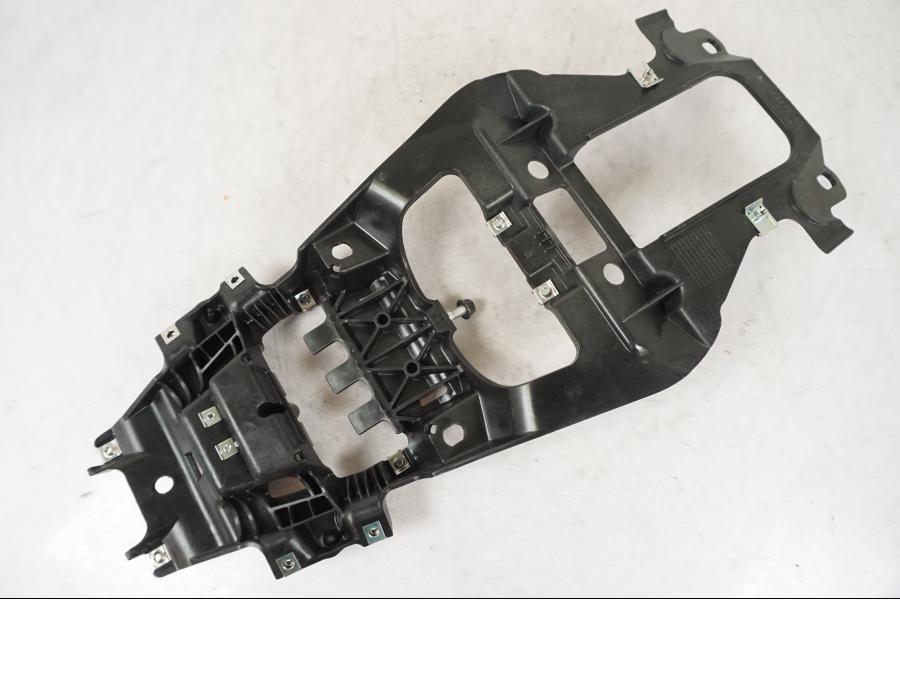 Snett uppifrån på Undertail från en Yamaha MT 125 -2017 motorcykel.