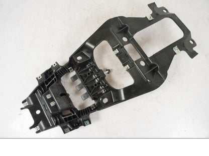 Snett uppifrån på Undertail från en Yamaha MT 125 -2017 motorcykel.