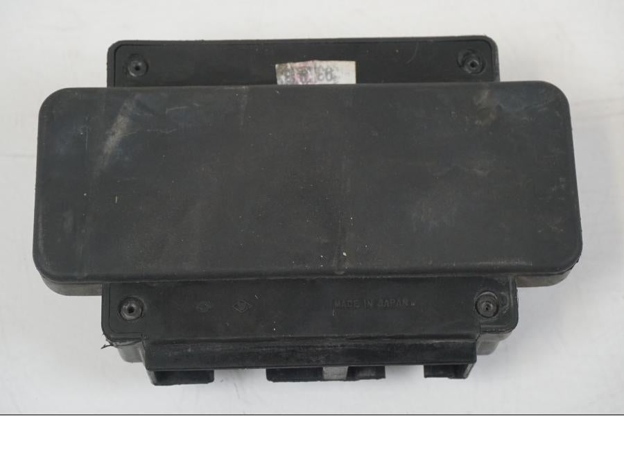 Baksidan på Säkringsbox från en Kawasaki ZZR 1100 -1994 motorcykel.