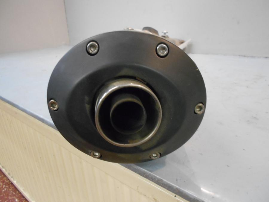 Vänster sida på Ljuddämpare från en Suzuki DL 1000 -2003 motorcykel.