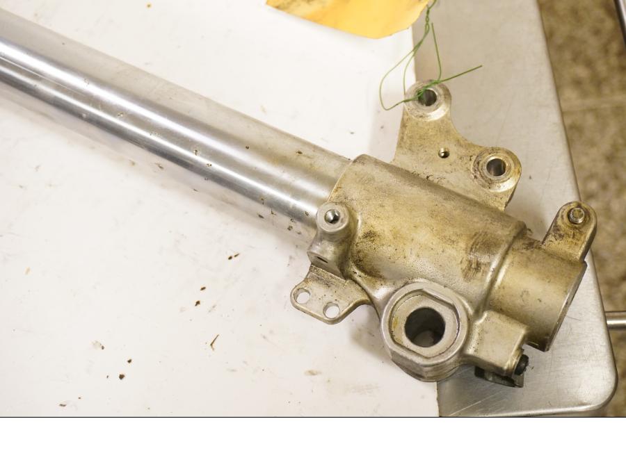 Baksidan på Gaffelben från en Kawasaki KDX 125 -1991 motorcykel.