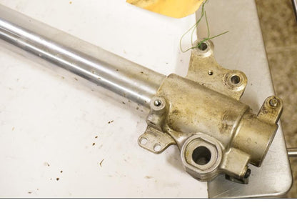 Baksidan på Gaffelben från en Kawasaki KDX 125 -1991 motorcykel.