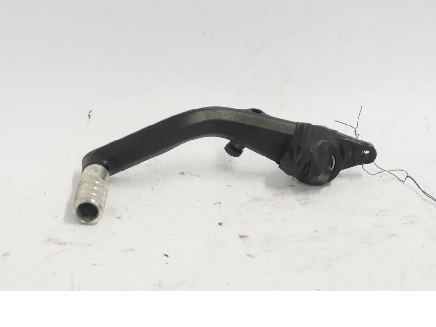 Framsidan på Bromspedal från en KTM 790 Duke -2018 motorcykel.