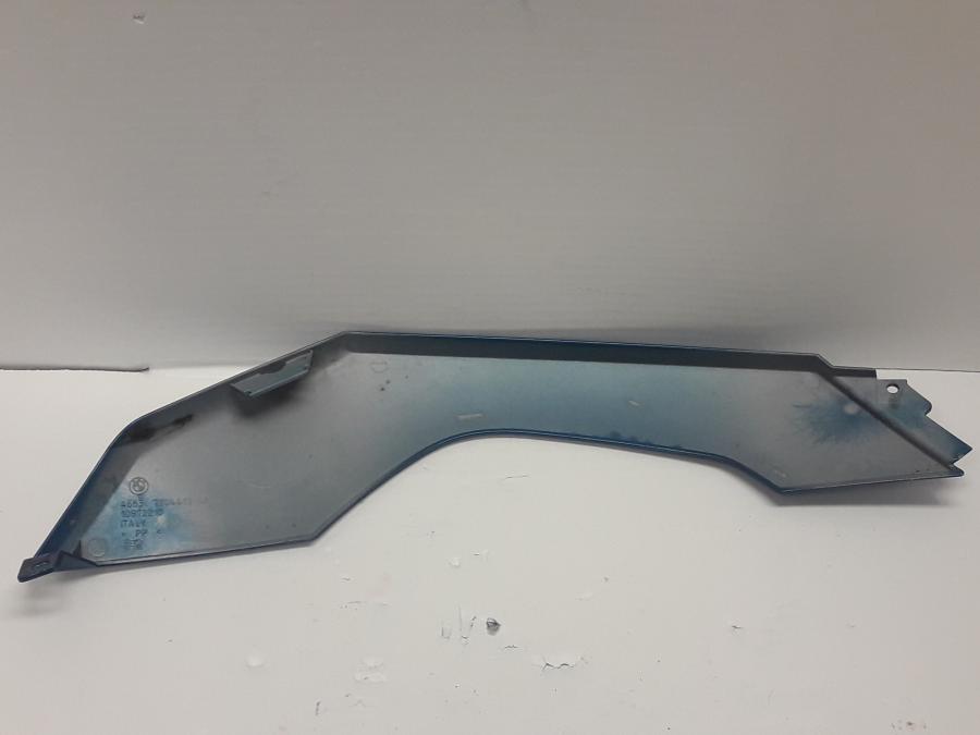 Baksidan på Bakvinge från en BMW F 650 GS -2009 motorcykel.