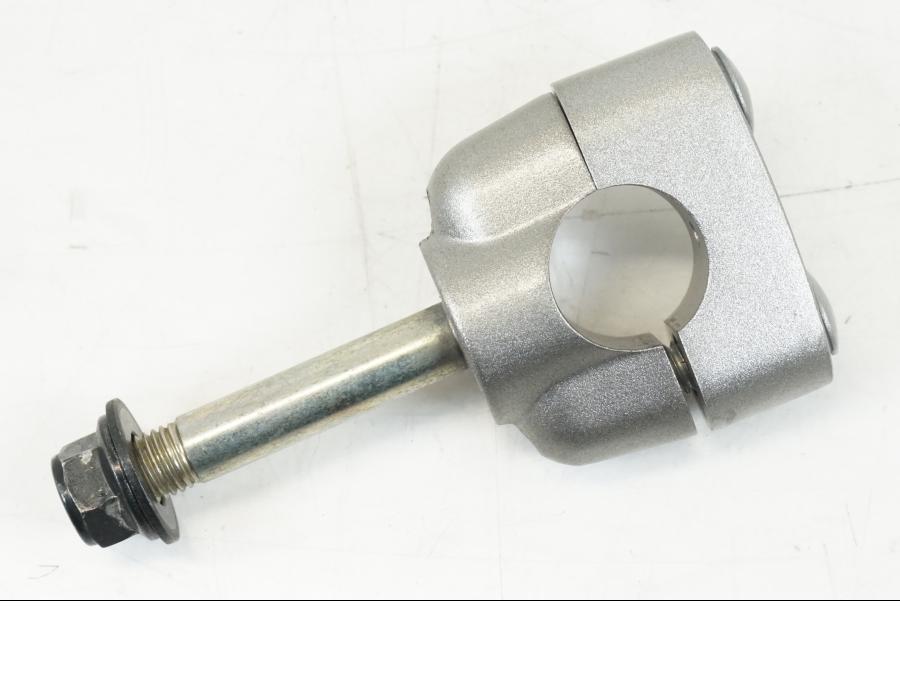 Framsidan på Styrfäste från en Yamaha WR 125 -2011 motorcykel.