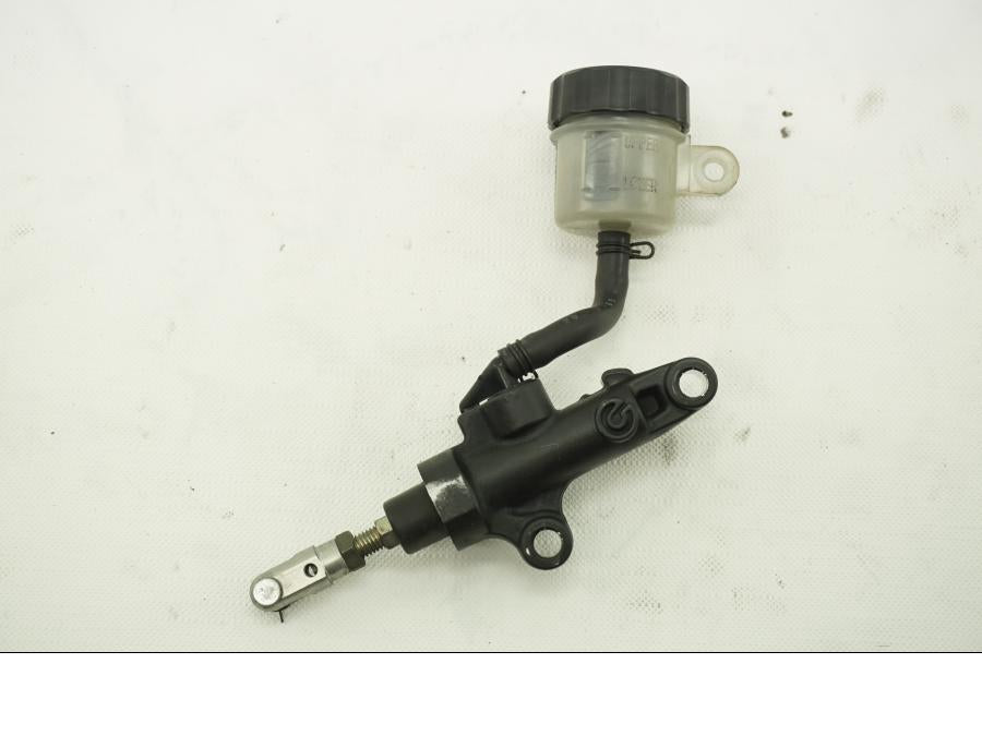 Framsidan på Bromshuvudcylinder från en Yamaha YZF 1000 R1 -2006 motorcykel.