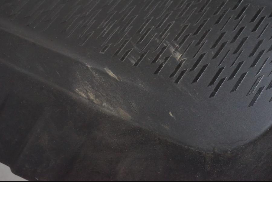 Höger sida på Kylarvinge från en KTM 390 Adventure -2021 motorcykel.