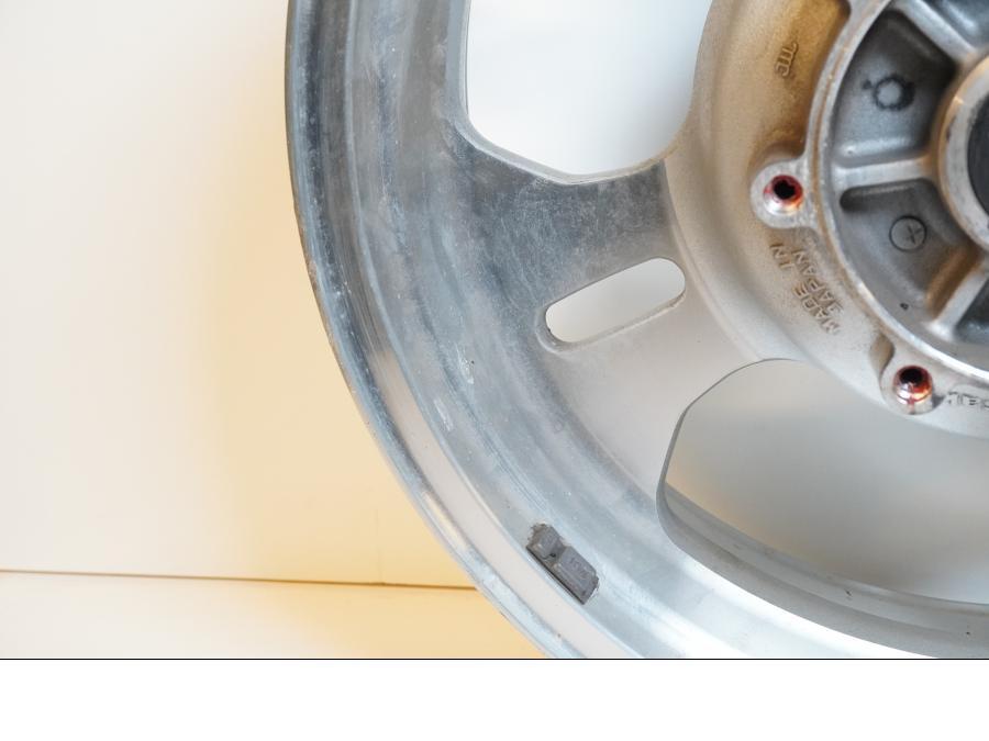 Extrabild3 på Fälg från en Kawasaki VN 1500 Mean Streak -2002 motorcykel.