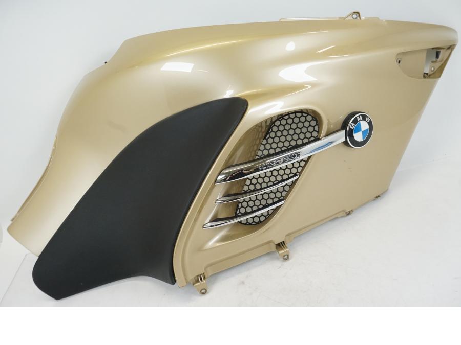 Framsidan på Sidkåpa från en BMW K 1200 LT -2004 motorcykel.