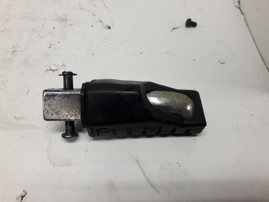 Baksidan på Fotpinne från en Kawasaki KLE 500 -2001 motorcykel.