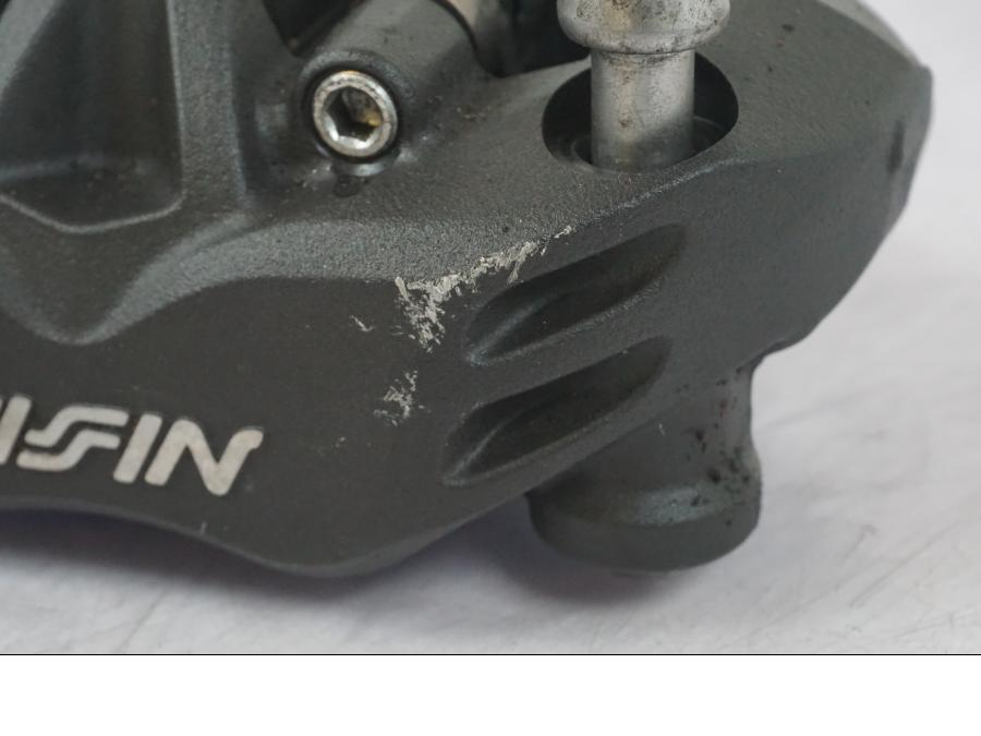 Baksidan på Bromsok från en Kawasaki ZZ-R 1400 -2009 motorcykel.