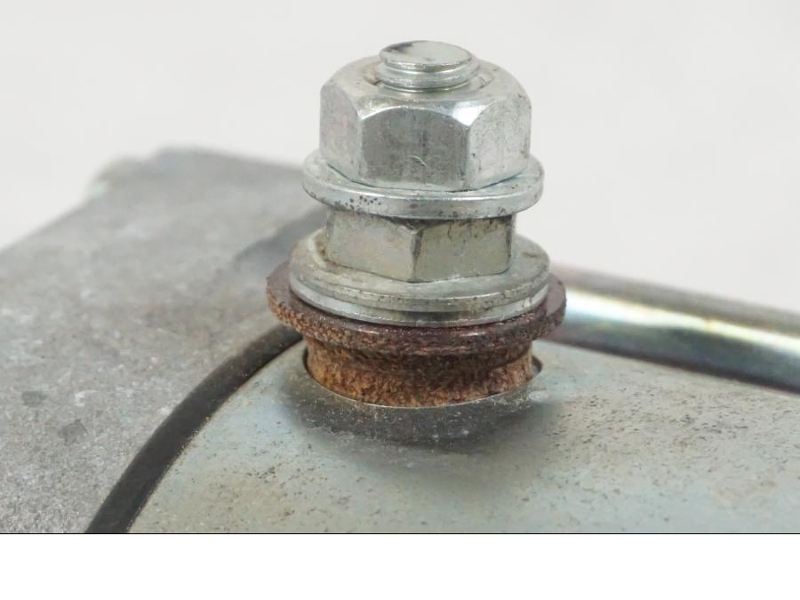 Baksidan på Startmotor från en Suzuki VZR 1800 -2009 motorcykel.