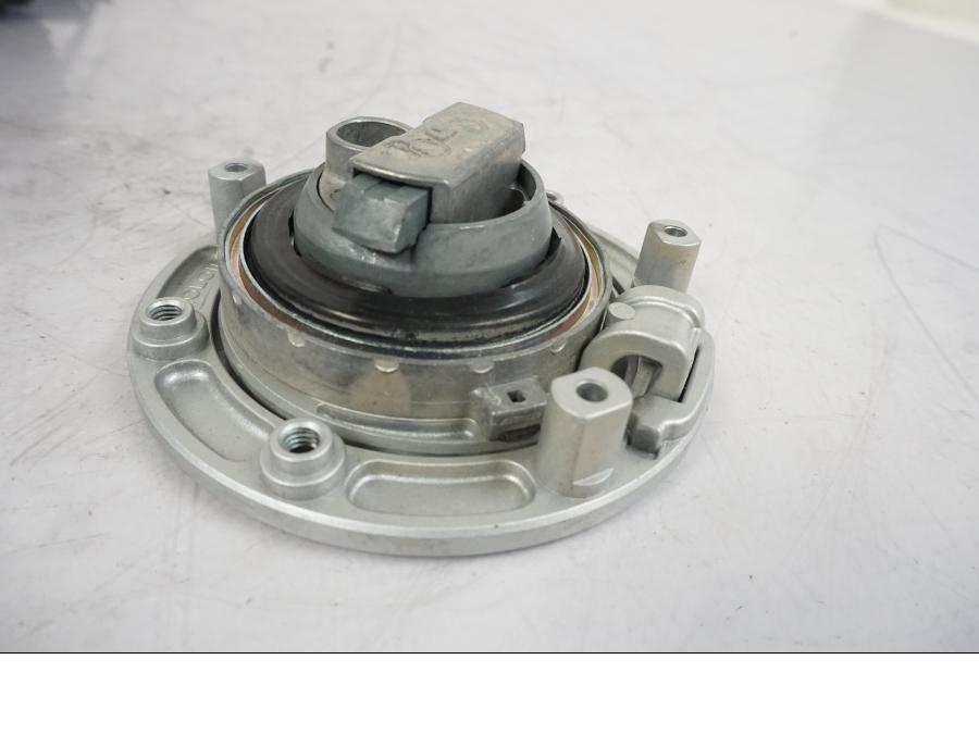 Vänster sida på Låssats från en Honda VFR 1200 -2010 motorcykel.