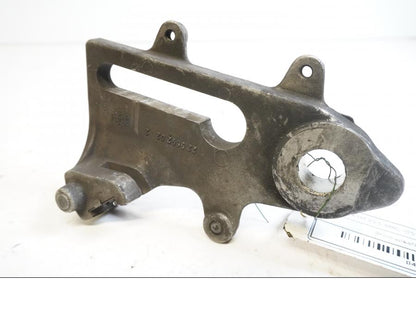 Framsidan på Bromsoksfäste från en KTM 625 SMC -2005 motorcykel.