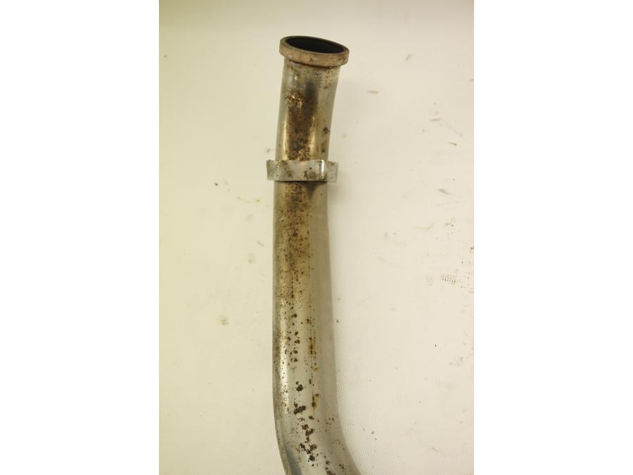 Vänster sida på Grenrör från en Suzuki VS 1400 -2001 motorcykel.