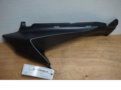 Framsidan på Toppkåpsinsida från en Suzuki GSX-R 750 -2010 motorcykel.