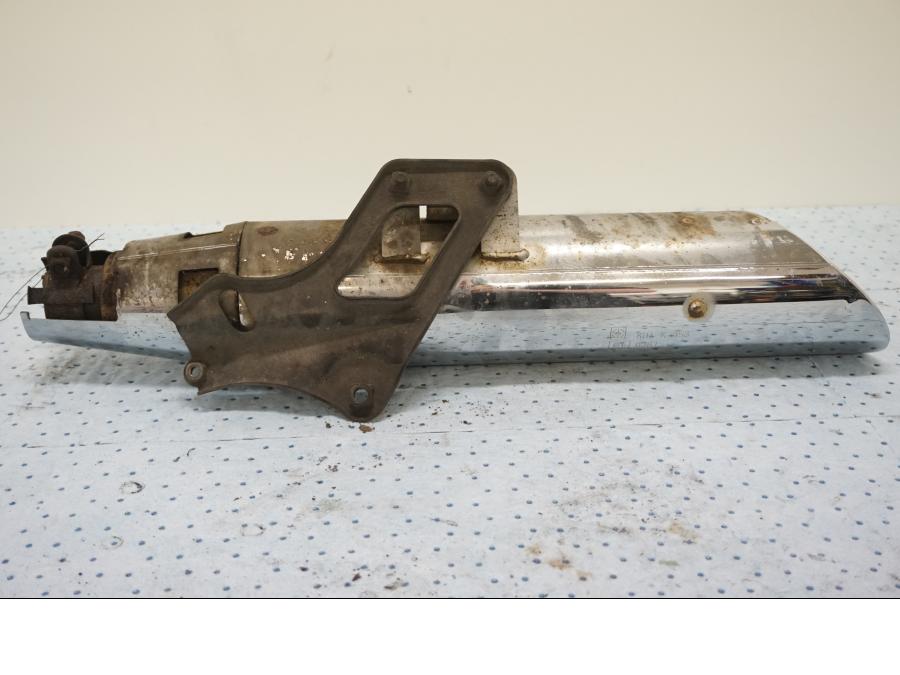 Höger sida på Ljuddämpare från en Kawasaki EN 500 -1999 motorcykel.