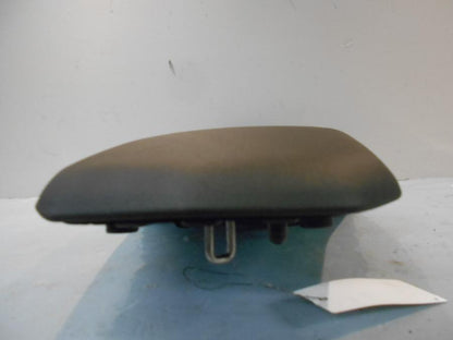 Vänster sida på Sadel från en Yamaha MT-07 Tracer -2019 motorcykel.