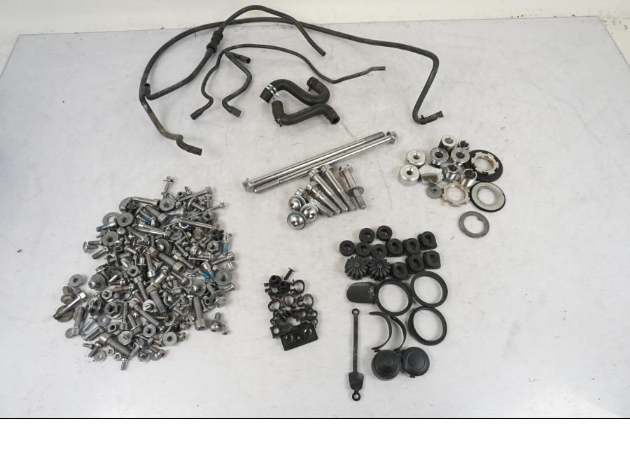 Framsidan på Skruv / Mutter etc från en Triumph Bonneville T120 -2021 motorcykel.