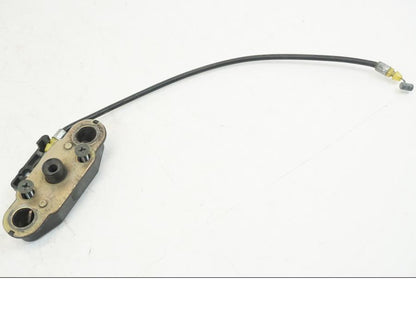 Framsidan på Sadellåsmekanism från en Suzuki GSX-R 1000 -2005 motorcykel.