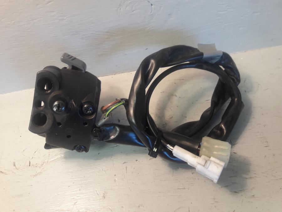 Baksidan på Styrelreglage från en Yamaha MT 125 -2017 motorcykel.