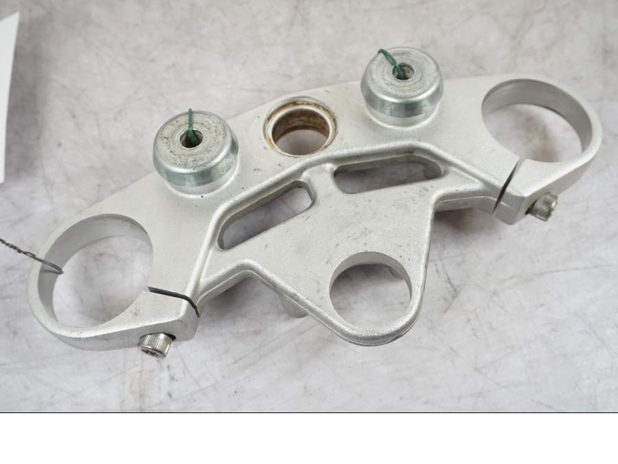 Framsidan på Gaffelkrona från en Triumph Tiger -2009 motorcykel.