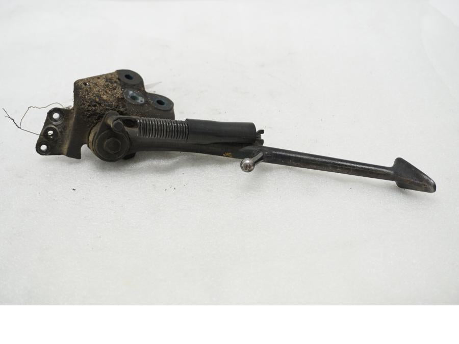 Framsidan på Sidostöd från en Yamaha TDM 900 -2002 motorcykel.