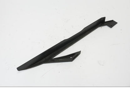 Höger sida på Kedjeskydd från en KTM 690 Duke -2016 motorcykel.