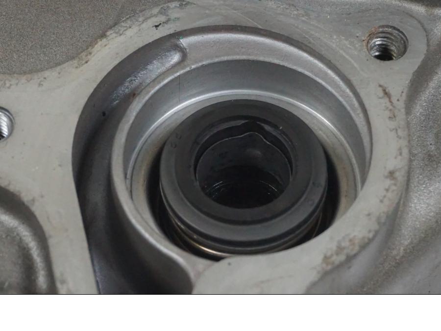 Extrabild1 på Kopplingskåpa från en Honda CBR 125 R -2006 motorcykel.