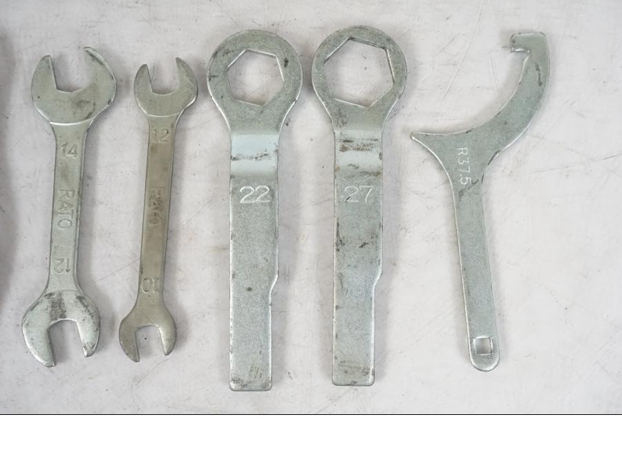 Baksidan på Verktyg från en Kawasaki ER-6N -2016 motorcykel.