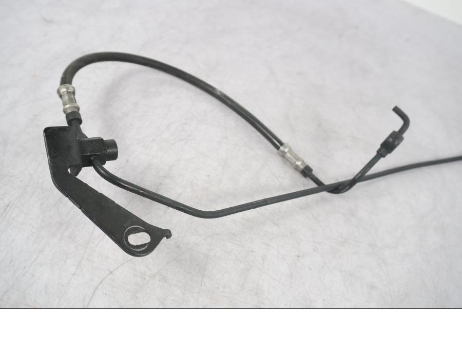 Baksidan på Bromsledning från en H-D Touring Street Glide FLHX -2009 motorcykel.