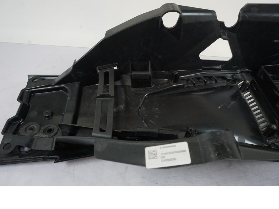 Extrabild1 på Undertail från en KTM 1290 Super Duke -2019 motorcykel.