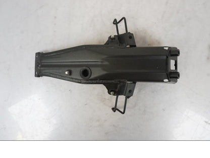 Höger sida på Bakskärmstag från en Kawasaki Z 800 -2014 motorcykel.