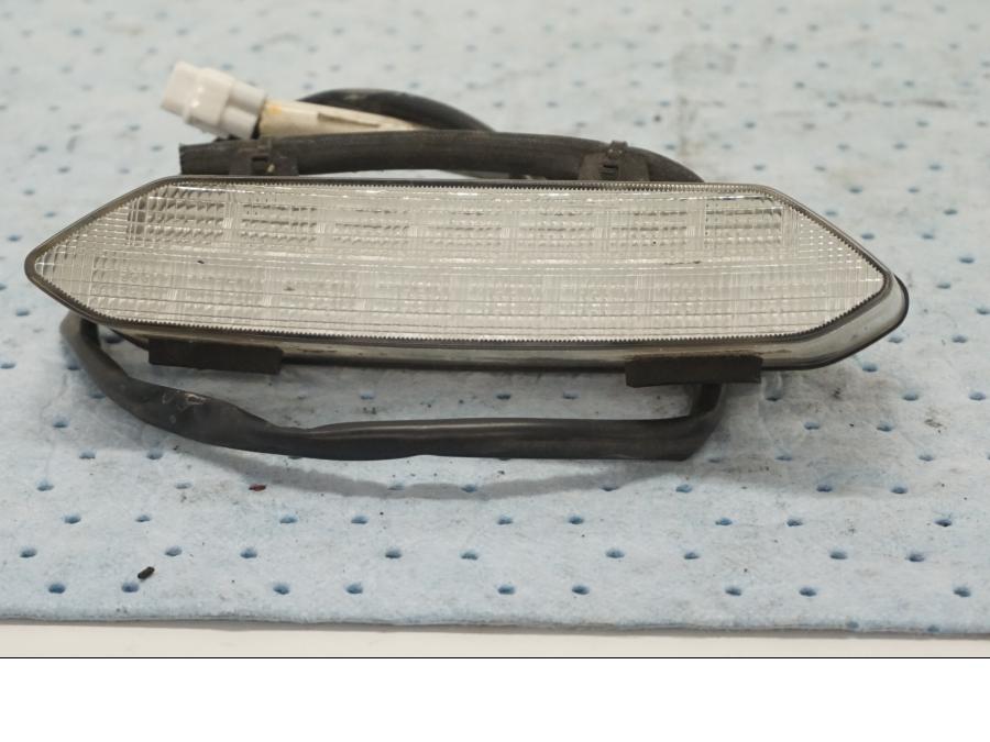 Framsidan på Baklampa från en Yamaha YZF 1000 R1 -2003 motorcykel.