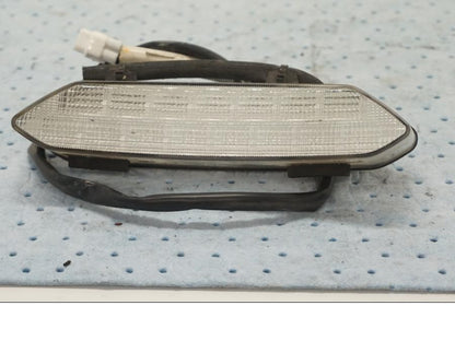 Framsidan på Baklampa från en Yamaha YZF 1000 R1 -2003 motorcykel.