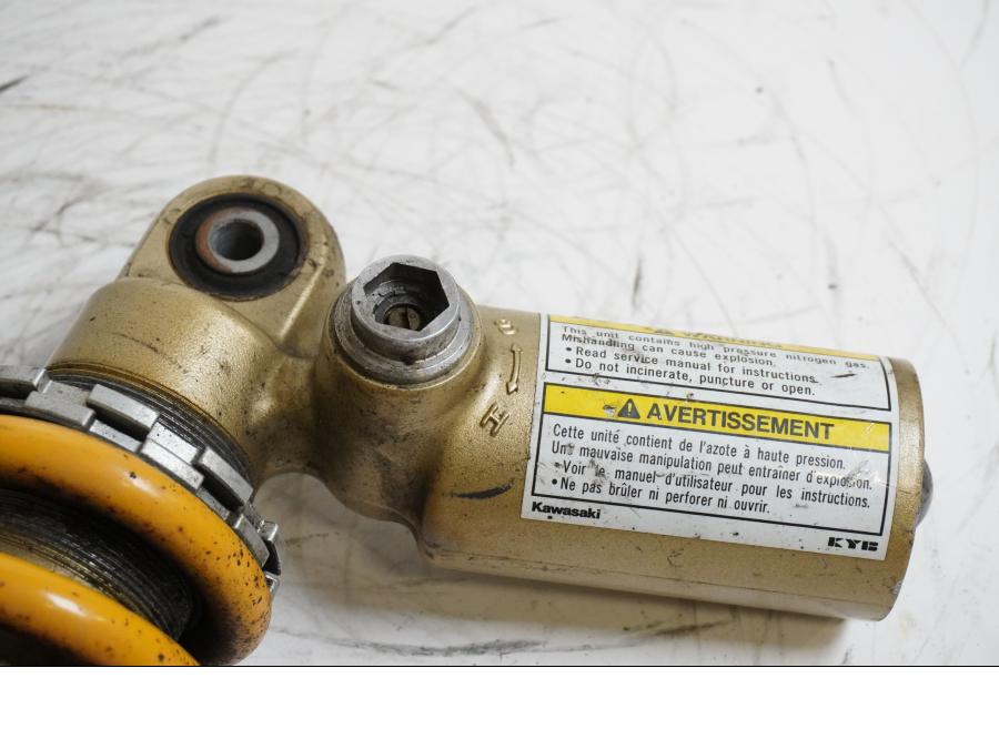 Vänster sida på Stötdämpare från en Kawasaki ZX-9R -1999 motorcykel.