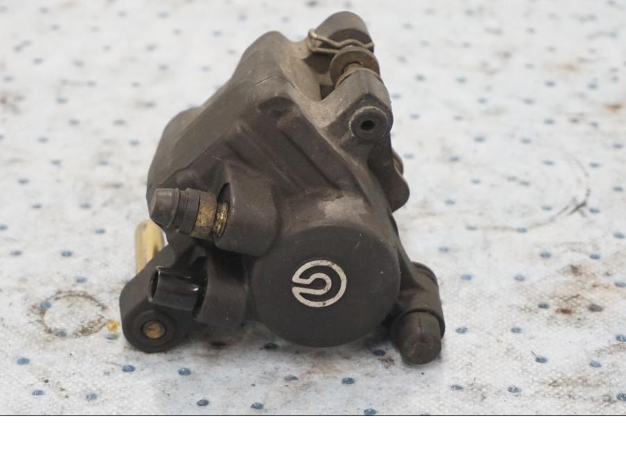 Framsidan på Bromsok från en BMW F 650 -1998 motorcykel.